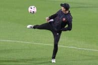 گل محمدی سرمربی پرسپولیس با روحیه بالایی در نشست خبری حضور یافت و ساعاتی بعد نیز در محل تمرین تیمش به آماده سازی شاگردانش پرداخت.