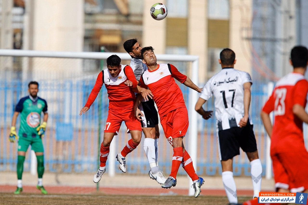 تیم فوتبال سرخپوشان پاکدشت امتیازهای حساسی را در نیم فصل اول لیگ یک از دست داد و نتوانست بازی ها را در رتبه ای بهتر از دوازدهم جدول رده بندی تمام کند.