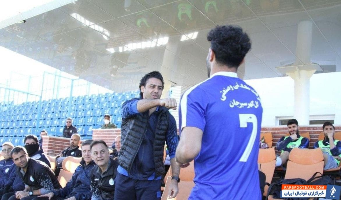 بهنام برزای که سابقه بازی در استقلال را دارد و یکی از بازیکنان محبوب هواداران این تیم هم محسوب می شود، امروز مقابل تیم سابقش قرار گرفت.