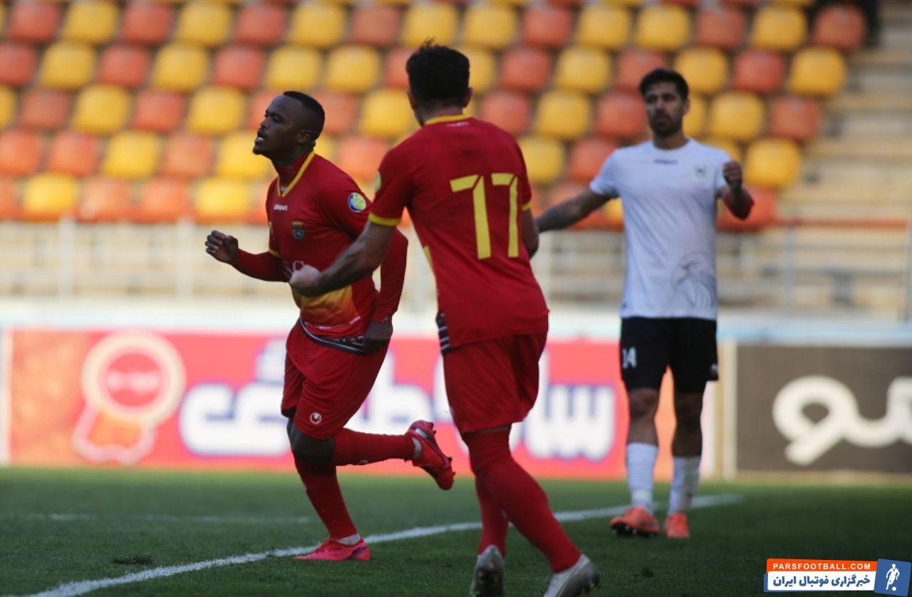 بعد از پاتوسی احمدزاده نیز به روزهای اوجش بازگشته، او که در آخرین ثانیههای فصل نقلوانتقالات زمستانی به تیم فولاد پیوست یکی از بهترینهای فولاد بوده است.