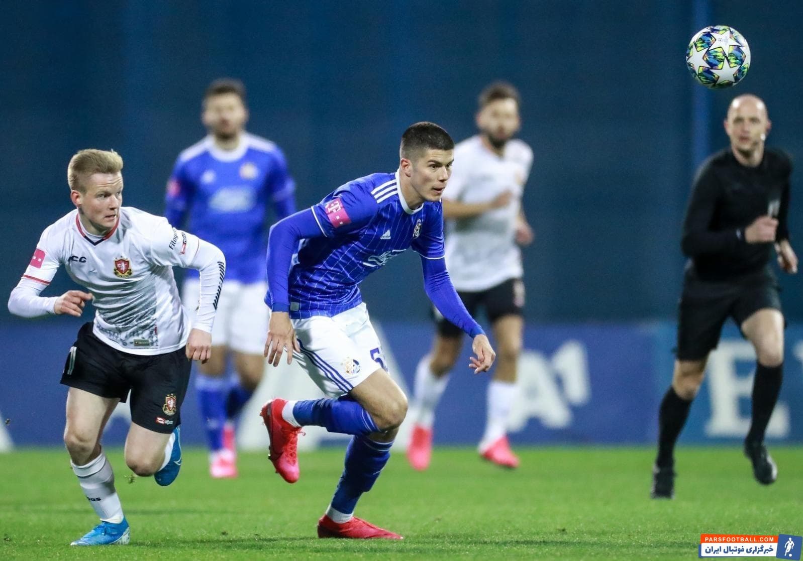 دیناموزاگرب