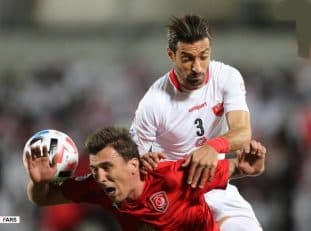 خلیل زاده و مانژوکیچ در دیدار پرسپولیس و الدحیل بارها با یکدیگر درگیر شدند تصویری از درگیری خلیل زاده و مانژوکیچ در دیدار پرسپولیس و الدحیل را می بینید: