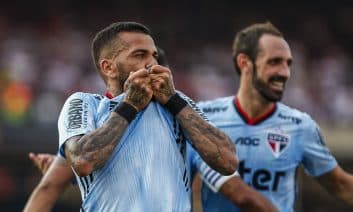 آلوز ؛ گل ضربه ایستگاهی دنی آلوز برای سائوپائولو در لیگ فوتبال برزیل