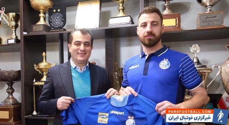نیکولای بودوروف مدافع بلغارستاین تیم فوتبال استقلال بعد از حضور در باشگاه استقلال به هیات فوتبال استان تهران رفت و قرارداد خود را با این باشگاه ثبت کرد.