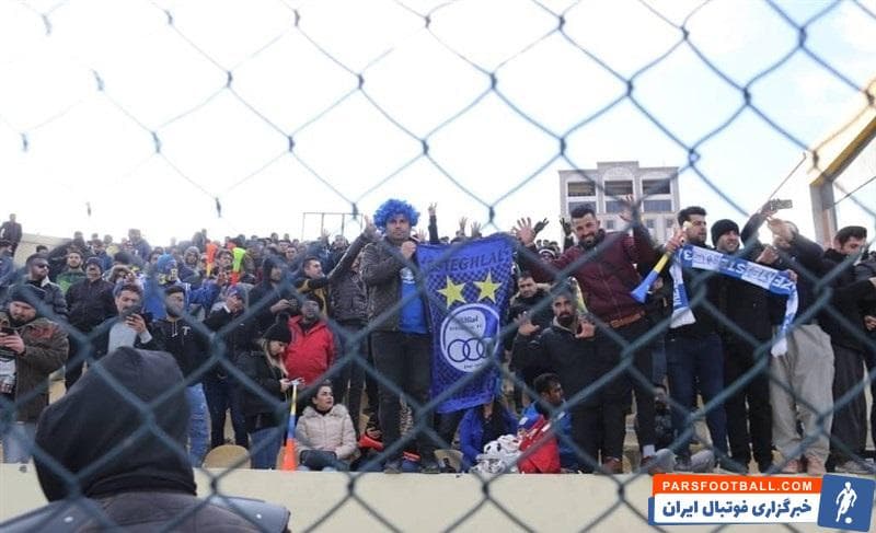 گروهی از فوتبالدوستان ایرانی که در شهر اربیل حضور داشتند، برای حمایت از استقلال در دیدار مقابل الشرطه عراق در ورزشگاه محل برگزاری این بازی حاضر شدند.