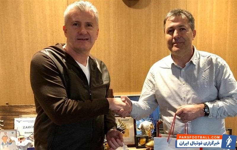 اسکوچیچ سرمربی تیم ملی ایران که با داور شوکر، رئیس فدراسیون کرواسی ارتباط نزدیکی دارد، با حضور در فدراسیون فوتبال این کشور با شوکر دیدار و گفتوگو کرد.