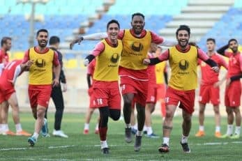 اوساگوآنا که در بازی های قبلی پرسپولیس فیکس بود، در مقابل شهرخودرو نیمکت نشین شد و باید دید در یک ماه آینده میتواند خود را به یحیی اثبات کند یا نه .