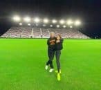 خانواده دیوید بکام که برای تماشای اولین دیدار تیم او اینتر میامی در لیگ MLS دعوت شده بودند به عکس گرفتن در ورزشگاه خالی اکتفا کردند.