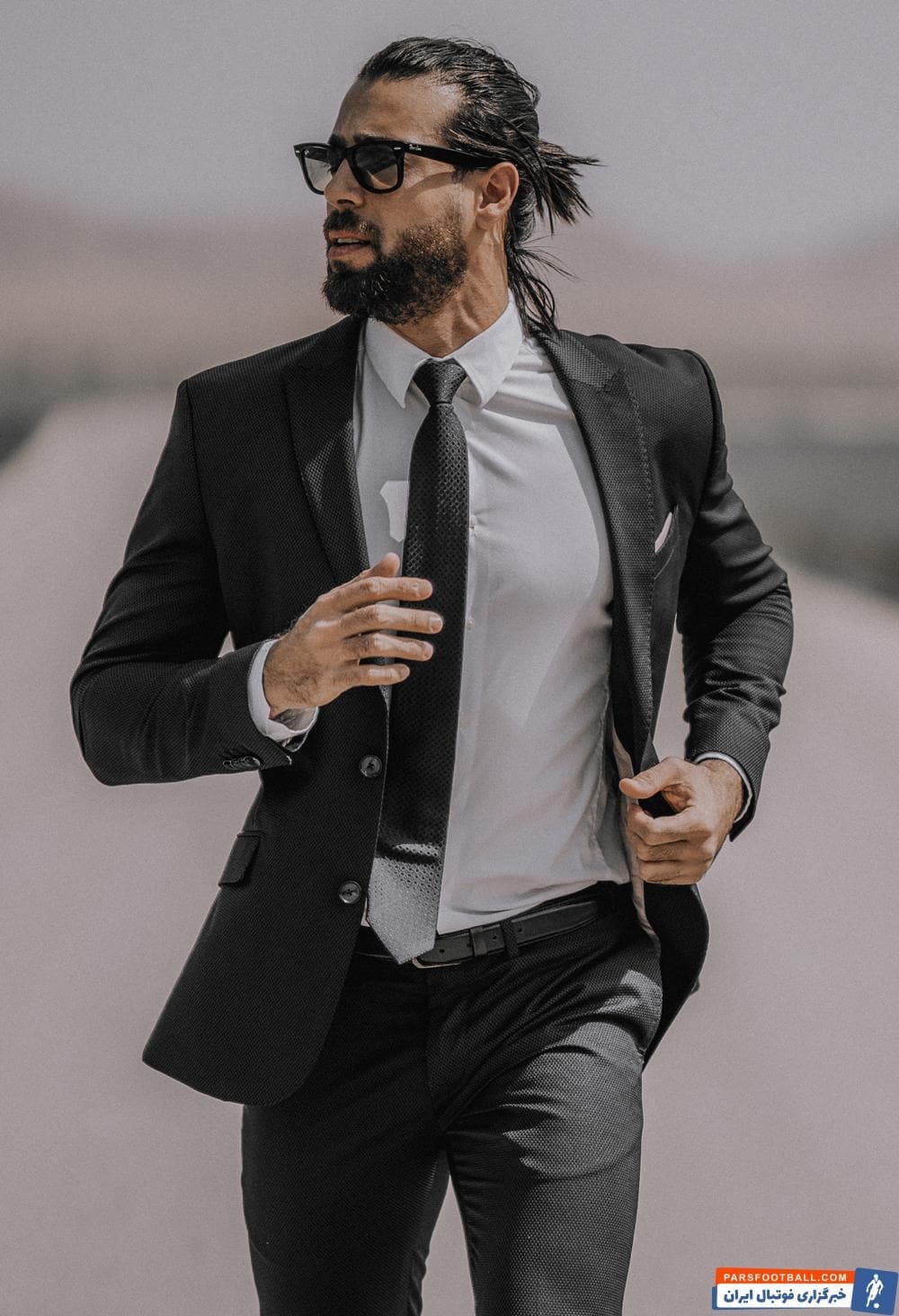 آرش افشین درباره عکس هایش گفت : وقتی این عکسها در اینستاگرام گذاشتم، خیلیها به من پیام دادند که چرا مدل نمیشوی و یا چرا بازیگر نمیشوی.