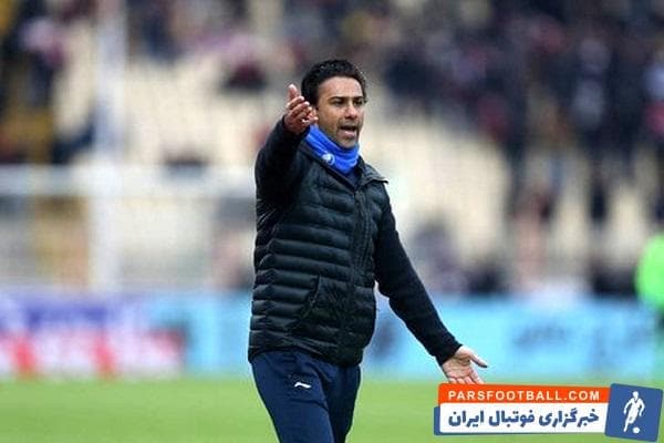 روشن : فرهاد مجیدی سرش به کار خودش باشد تا استقلال بیشتر از این ضرر نکند