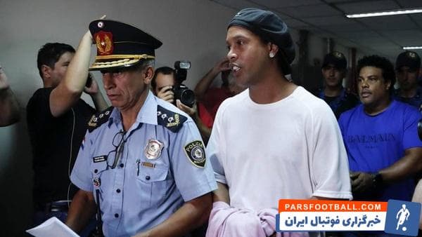 رونالدینیو ؛ قهرمانی تیم رونالدینیو در مسابقات فوتبال در زندان پاراگوئه