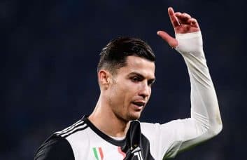 کریستیانو رونالدو عمارت لوکس خود در پرتغال را ترک کرده و به همراه خانوادهاش به خانهای اجارهای در یک دهکده ماهیگیری نقل مکان کرده است.