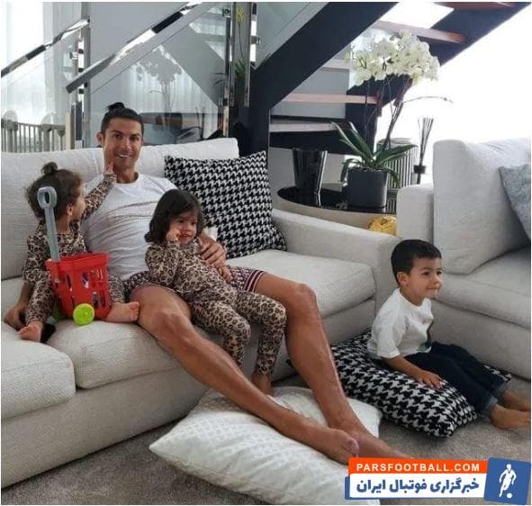 رسانههای ایتالیایی میگویند کریستیانو رونالدو بعد از بازگشت به ایتالیا از پرتغال، دو هفته دیگر در این کشور در قرنطینه خواهد ماند.