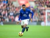 ساموئل اتوئو در سال 2013 راهی لیگ برتر شد و لباس چلسی را بر تن کرد. ساموئل اتوئو در سال 2014 به مدت شش ماه برای اورتون بازی کرد.