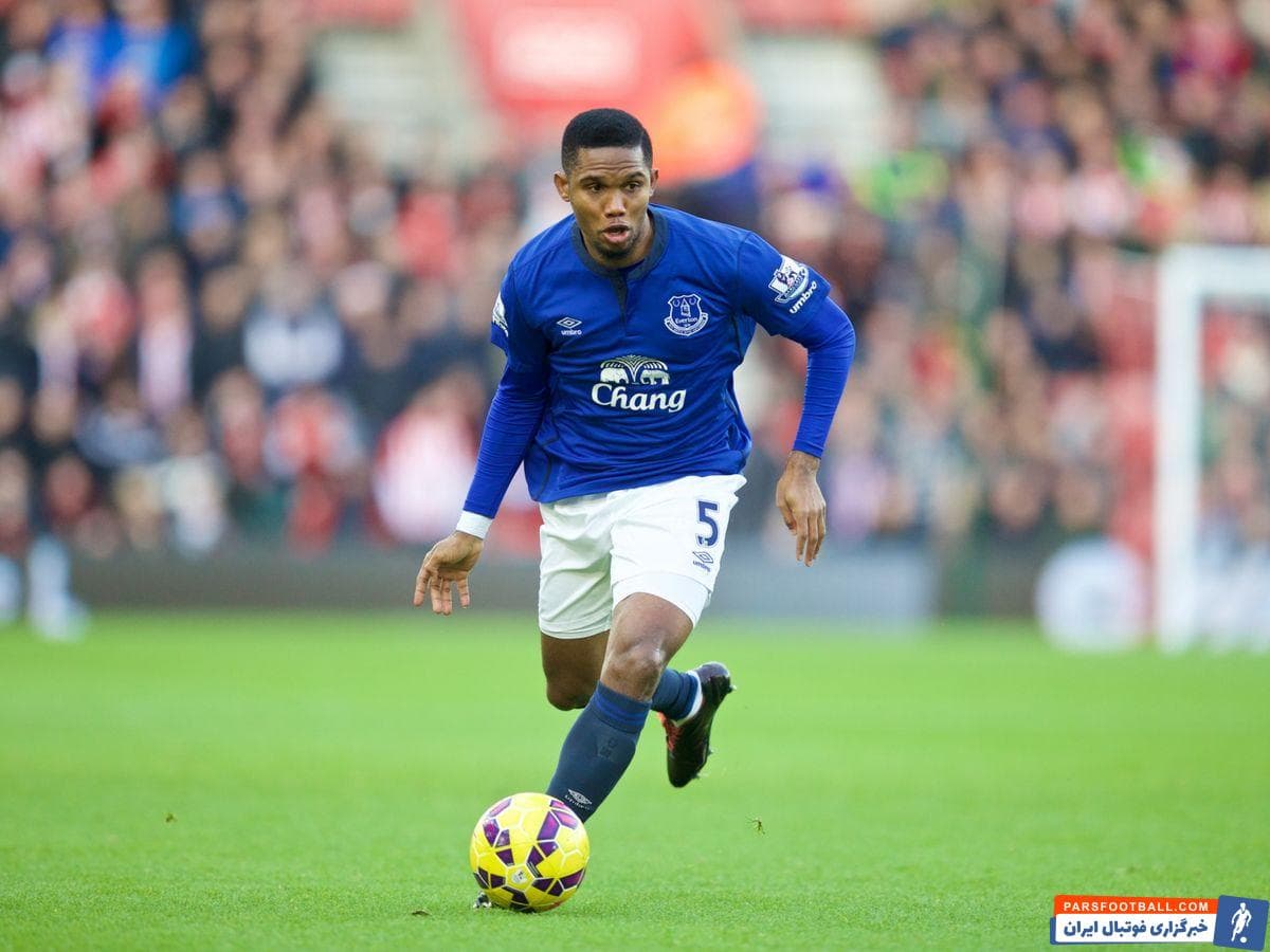 ساموئل اتوئو در سال 2013 راهی لیگ برتر شد و لباس چلسی را بر تن کرد. ساموئل اتوئو در سال 2014 به مدت شش ماه برای اورتون بازی کرد.