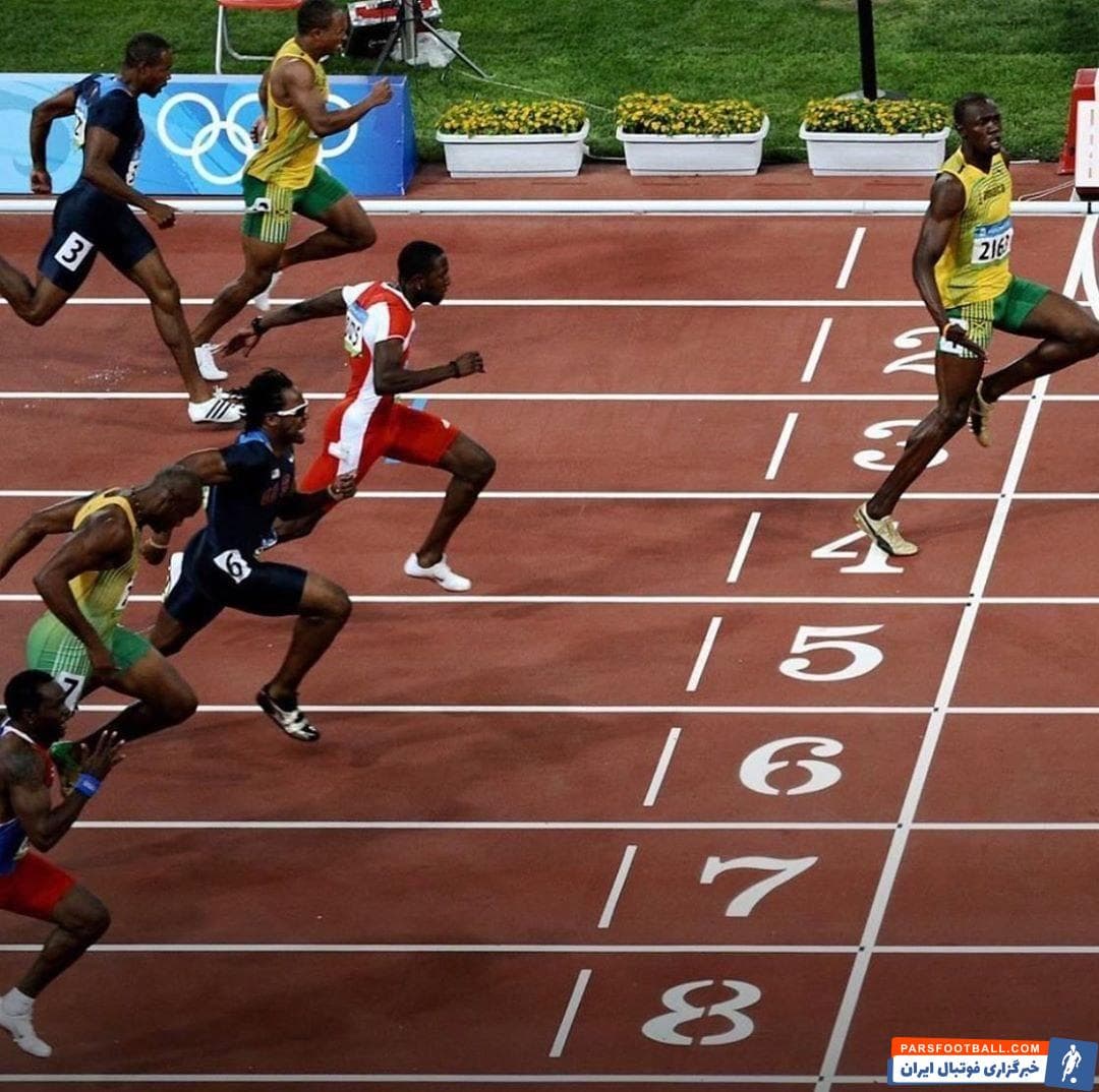 بولت رکورددار دوی سرعت جهان با انتشار عکسی از یکی از قهرمانی خود به طنز بحث رعایت فاصله اجتماعی را در روزهای شیوع ویروس کرونا مطرح کرد.