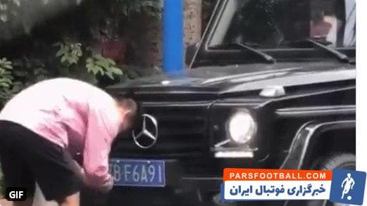 یوهانچائو بازیکن 33 ساله تیم گوانژو اورگراند چین به دلیل جعل پلاک یک اتومبیل از این باشگاه اخراج شده و فعلا در بازداشت 15 روزه به سر میبرد.