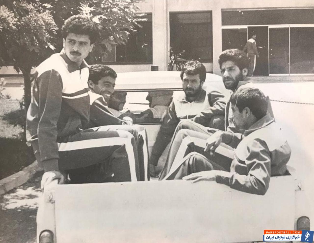 ضیا عربشاهی در پاسخ به این پرسش که آیا الان پشیمان نیست، تاکید کرد: صد درصد پشیمانم. وقتی این همه سال بی مهری دیدم، معلوم است که پشیمان هستم.