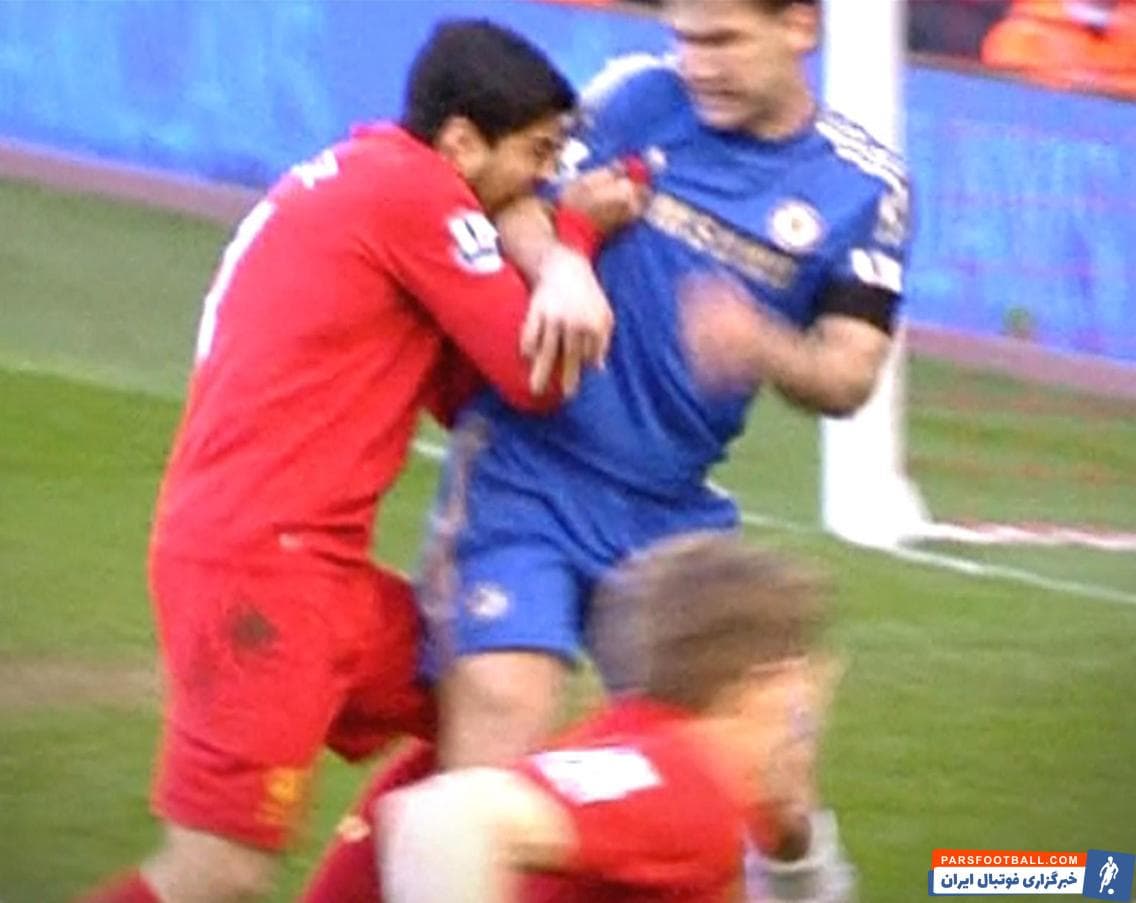 جیمی کاراگر همتیمی سابق لوئیس سوارز در لیورپول میگوید او در سال 2013 ابتدا سعی کرده گاز گرفتن بازیکن چلسی در دیدار دو تیم را انکار کند.