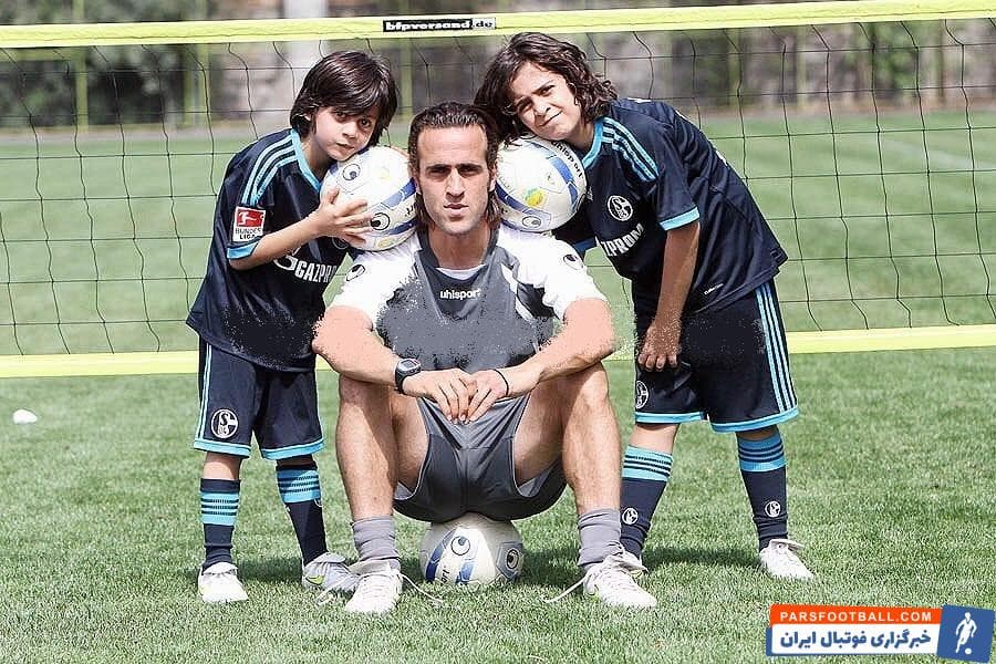 علی کریمی با تکنیک ناب خود سال‌ها جزو جاذبه‌های فوتبال ایران محسوب می‌شد و البته پسرانش نتوانستند راه او را ادامه دهند.