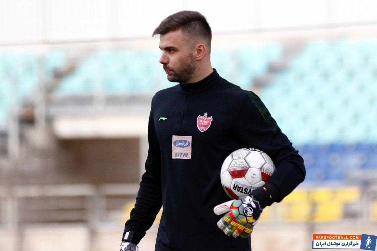 تمرینات مستمر گلر محبوب پرسپولیس در شرایط قرنطینه