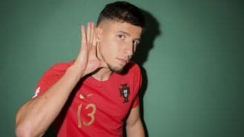 روبن دیاز مدافع پرتغالی و خوش آتیه تیم فوتبال بنفیکا توجه باشگاه های بزرگی همچون بارسلونا و منچسترسیتی را به خود جذب کرده است.