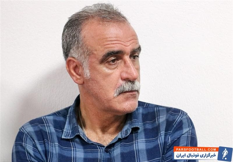 محمد احمدزاده سرمربی باسابقه تیم فوتبال ملوان بندر انزلی در روزهای تعطیلی تمرینات گروهی این تیم، به رانندگی با کامیون خود مشغول است.