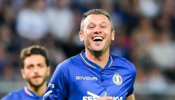 آنتونیو کاسانو مهاجم پیشین رئال مادرید و تیم ملی ایتالیا علاقه ویژه ای به لیونل مسی دارد و او را بسیار بهتر از کریستیانو رونالدو می داند.