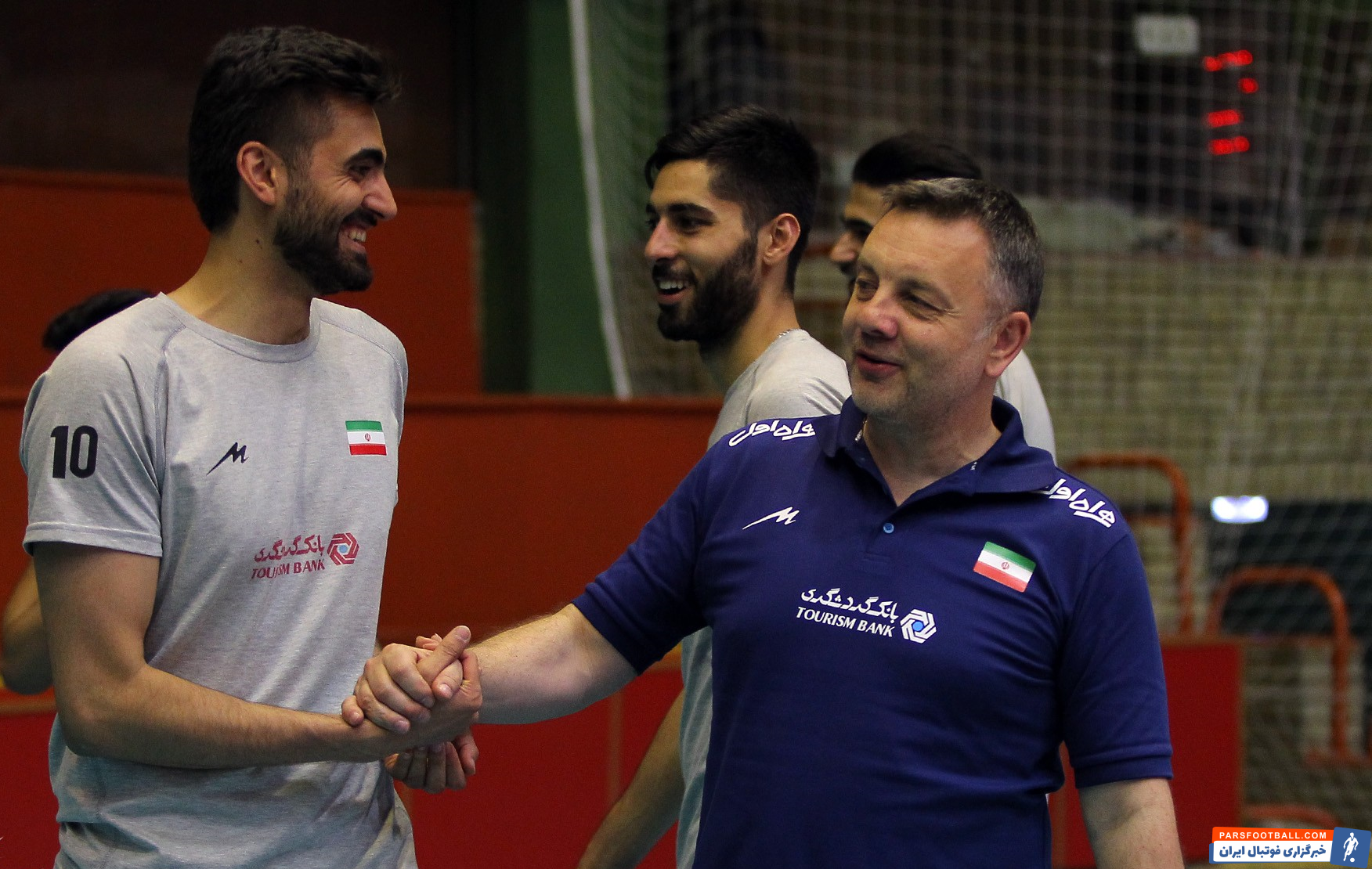 امیر غفور ، پشت خط زن تیم ملی ایران که فصل پیش به لوبه ایتالیا پیوسته بود، پس از تعطیلی مسابقات سری آ به کشور بازگشت، او اخیرا در مصاحبه ای در مورد مسائل مختلفی صحبت کرده که است.