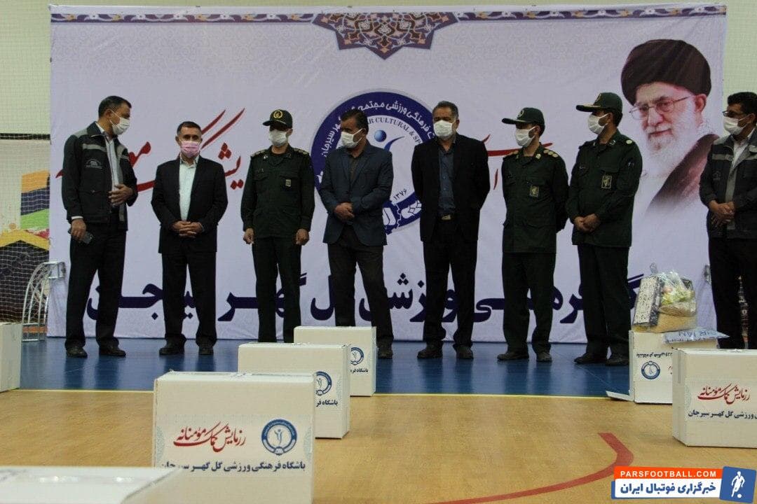 از دیگر برنامه های باشگاه گل گهر خریداری 900 دست ست «وسایل ورزش در خانه» است که این اقلام به مناسبت روز کارگر به جامعه کارگری گل گهر اهدا می شود.