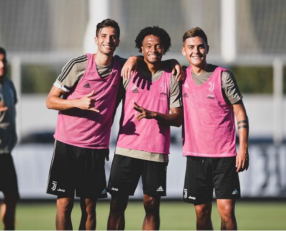 در مورد برگزاری تمرینات در شرایطی خاص و رعایت با فاصله گذاری اجتماعی منتشر شده، اما به نظر می رسد ستاره های یوونتوس اهمیت چندانی نمی دهند.