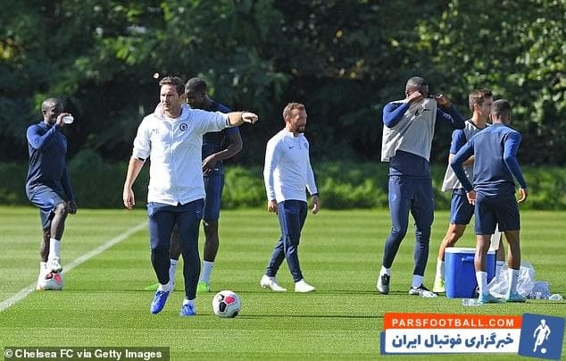 فرانک لمپارد سرمربی چلسی از بازیکنانی که از ترس کرونا خواهان تعطیلی کامل لیگ برتر هستند دفاع کرده و گفت آنها نگران سلامت خودشان و خانوادههایشان هستند.