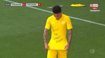 یادون سانچو نیز بعد از باز کردن دروازه پادربورن در بازی امشب از لباسی برای جشن شادی استفاده کرد که چنین عبارتی روی آن درج شده بود.