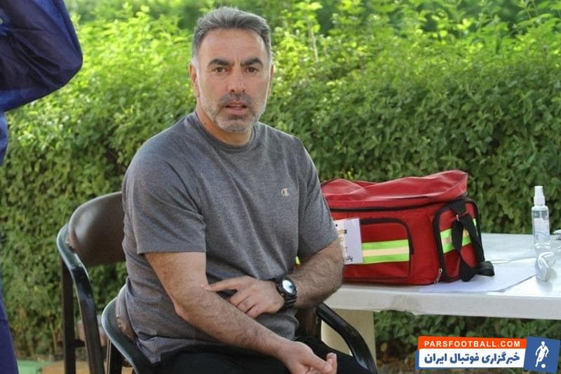 تیم نساجی تحت هدایت محمود فکری پیشکسوت خوشنام استقلال است در ادامه تصویری از محمود فکری در حال دادن تست کرونا می بینید.