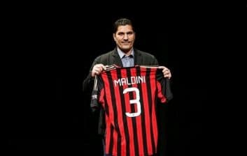 پایان رافت گفت: اصلا در آن شرایط به این فکر نمی‌کردم که پیراهن مالدینی باشد یا شخص دیگر، اما از شانس من نزدیک‌ترین بازیکنی که کنار من بود