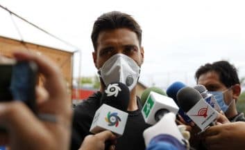 شجاع خلیل زاده شجاع خلیلزاده مدافع تیم فوتبال پرسپولیس است شجاع خلیلزاده گفت: اگر مسابقات را در پلیاستیشن هم بگذارند، ما در آن هم قهرمان میشویم.