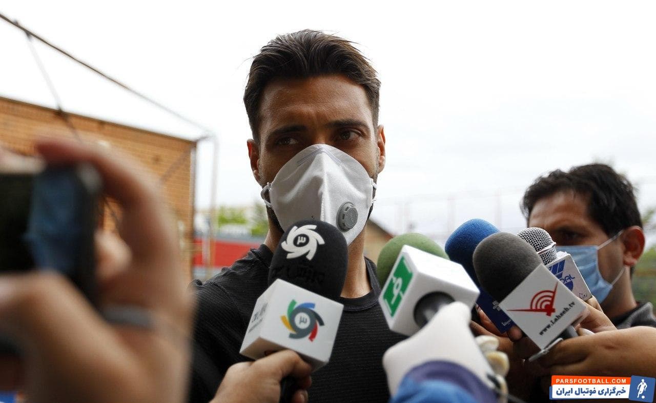 شجاع خلیل زاده شجاع خلیلزاده مدافع تیم فوتبال پرسپولیس است شجاع خلیلزاده گفت: اگر مسابقات را در پلیاستیشن هم بگذارند، ما در آن هم قهرمان میشویم.