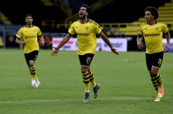 دورتموند بازی را بهتر آغاز کرد و در دقایق ابتدایی و روی پاس گریرو می توانست به گل اول برسد، اما ضربه تورگان هازارد تحت فشار مدافعان حریف به بیرون رفت.