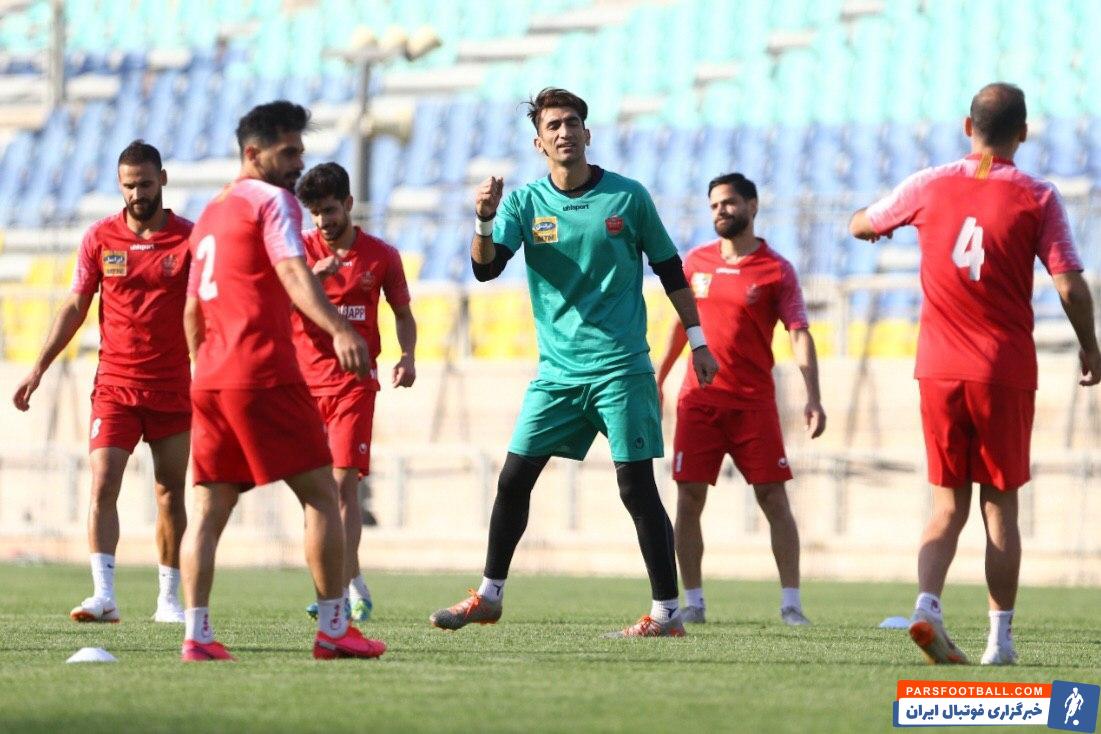 روحیه بالای بیرانوند در روز دوشنبه بعد از بازگشت شبانه او از فرودگاه و کنسلی پرواز به بلژیک بیش از همه چیز در تمرینات این تیم جلب توجه می کرد.