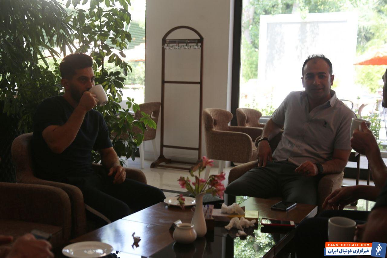 عالیشاه با رحمان رضایی و عزت نوروزی مربیان رایکا بابل رفاقت دیرینهای دارد، با حضور در هتل المپیک با رضایی و نوروزی دیدار داشت.