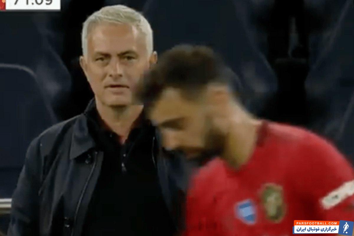 یکی از هواداران تاتنهام توئییت کرد:« مورینیو قصد دارد روی اعصاب برونو برود»،یک هوادار دیگر هم توئیت کرد:« درست دیدم؟ مورینیو به پرتغالی چیزی به برونو گفت؟»