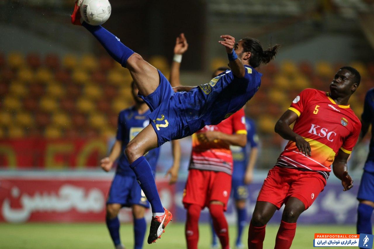 بازگشت سیاوش یزدانی و غلامی و چشمی که در زمین از حرکات آکروباتیک هم ابائی نداشتند در نهایت با اخراج غلامی منجر به شکست آبی پوشان شد.