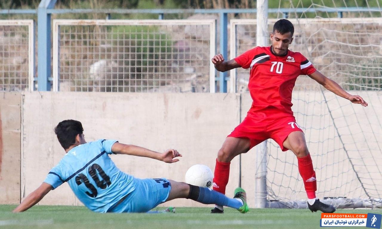 مهدی تیکدری نژاد در پست دفاع راست، دفاع چپ و هافبک کناری توانایی بازی دارد و همین موضوع سبب شده تا یار کارآمدی در فهرست ساکت الهامی باشد.