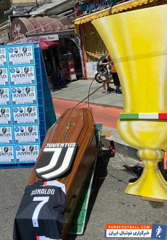 حمل تابوت رونالدو در شهر ناپل + عکس