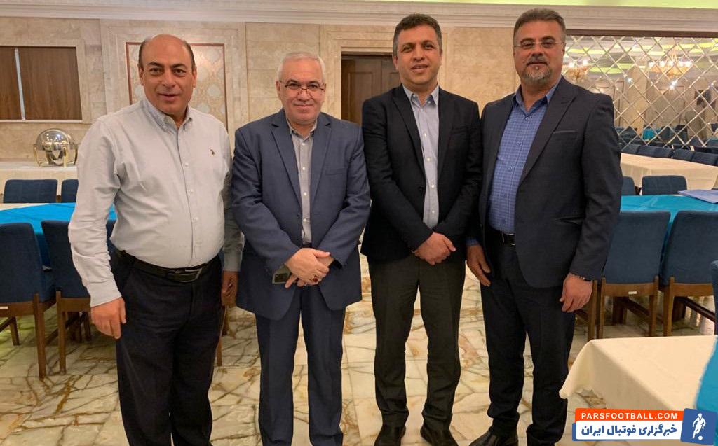 شب گذشته علی نظریجویباری معاون پیشین باشگاه استقلال در یکی از تالارهای پذیرایی مجلل تهران، میزبان تعدادی از مدیران اسبق این باشگاه بود.