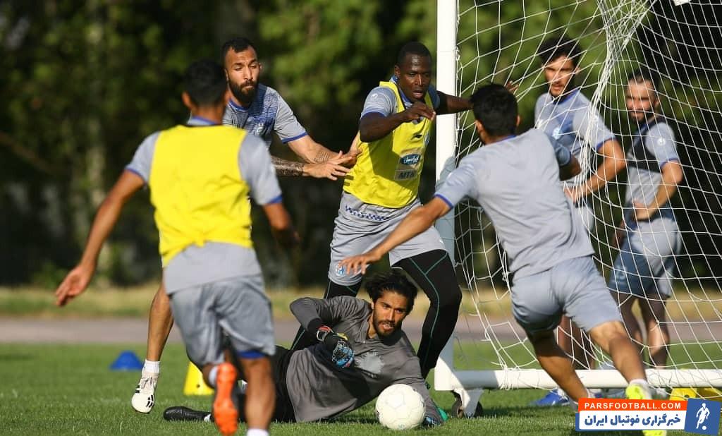 شیخ دیاباته که دیرتر از سایر بازیکنان استقلال به تمرینات استقلال اضافه شده دیروز حضور پررنگی در برنامه‌های تاکتیکی تیمش داشت.