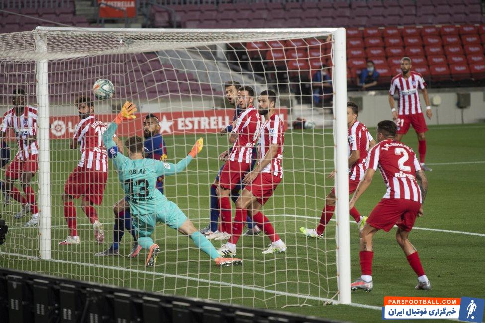 دیگو کاستا ستاره برزیلی اسپانیایی اتلتیکو امشب از ابتدا فرصت بازی برابر بارسا در نوکمپ را پیدا کرده ولی شب خوبی را سپری نکرده است.