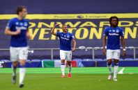 در فصل نقل و انتقالات زمستانی شایعات زیادی در مورد تمایل بارسلونا به جذب ریچارلیسون ، گلزن برزیلی اورتون و پیشنهاد 85 میلیون یورویی این تیم منتشر شد.