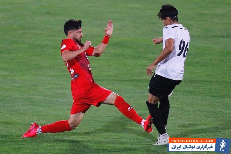 کامیابینیا کامیابی نیا توسط وحید کاظمی با کارت قرمز مستقیم از زمین مسابقه اخراج شد تا هم خودش برای چهارمین بار با کارت قرمز مستقیم اخراج شود