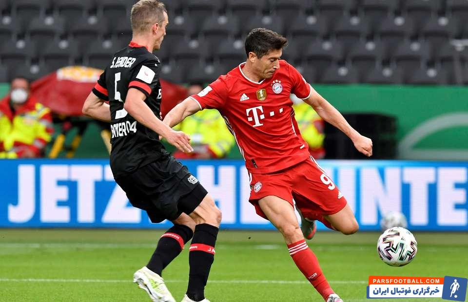 رونالدو ۱۷ گل و ۱۶ گل را در یک فصل لیگ قهرمانان به ثبت رسانده و حالا لواندوفسکی که ۱۵ گله است میتواند با ۲ گل دیگر به رکورد او برسد.